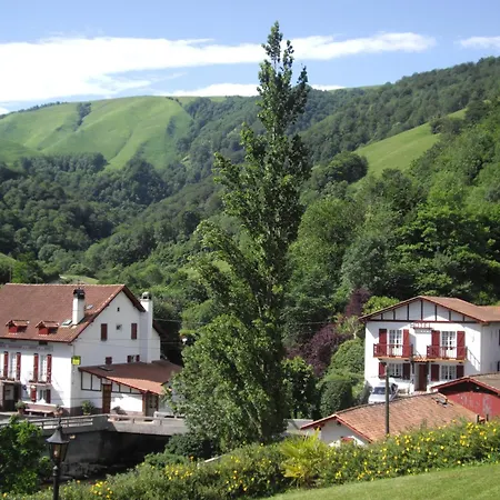 Les Sources De La Nive Hotel