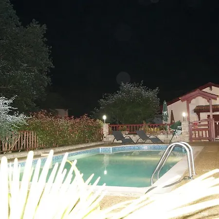 Hotel Logis Les Sources De La Nive Esterençuby