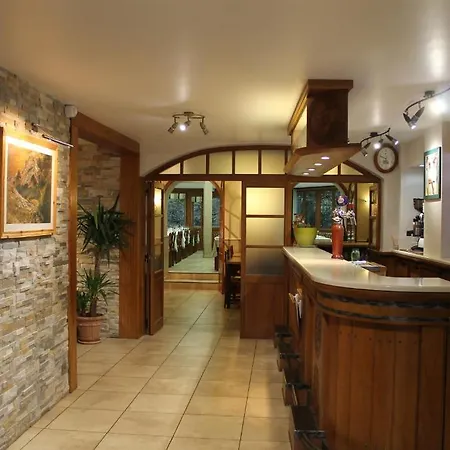 Hotel Logis Les Sources De La Nive Esterençuby