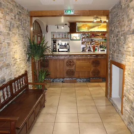Hotel Logis Les Sources De La Nive Esterençuby