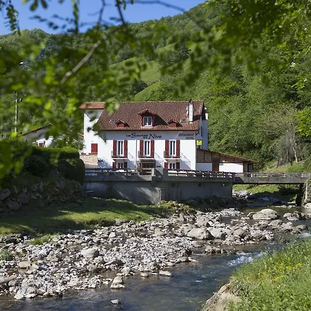 Les Sources De La Nive Hotel