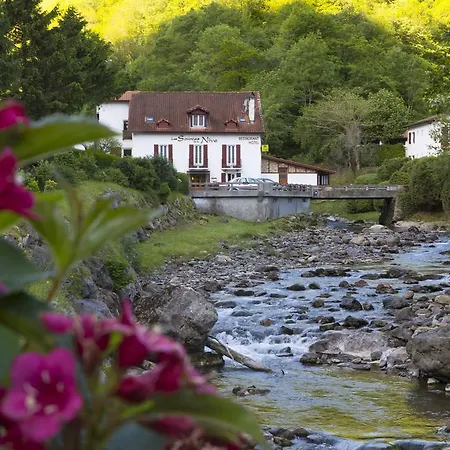 Les Sources De La Nive Hotel