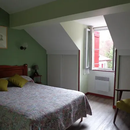 Hotel Logis Les Sources De La Nive 3*